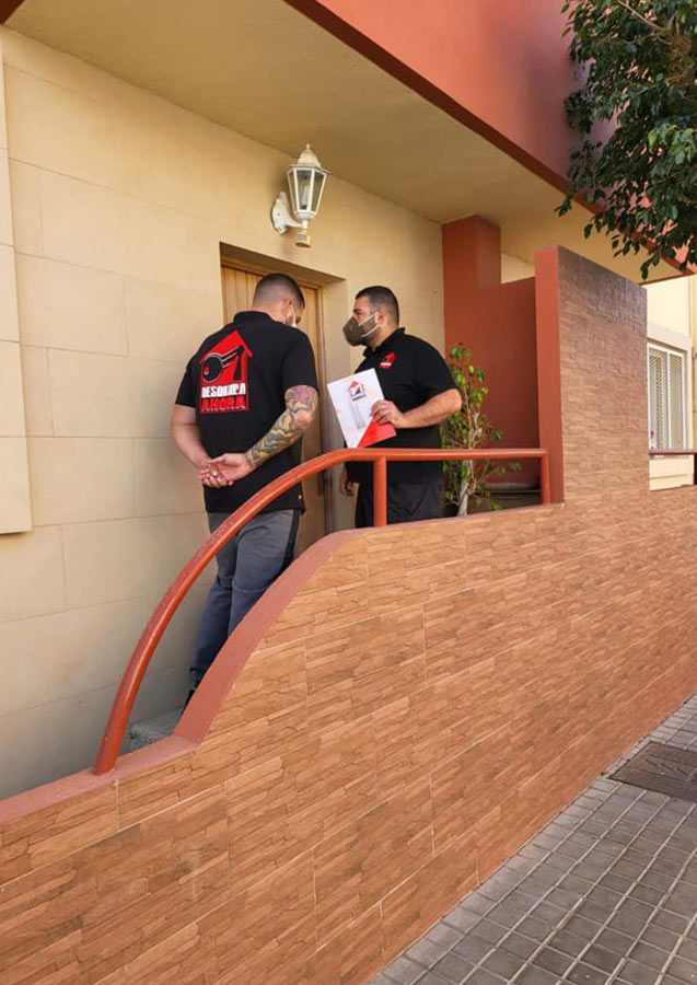 Canarias Desokupa hombres realizando desocupación